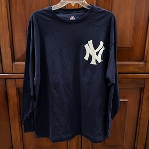 New York Yankees Mens Long Sleeved Shirt Size XL Used Like New